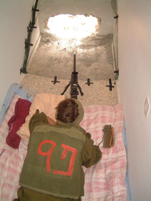 Agujeros de ratas, snipers holes, troneras o como le quieran llamar. Francotirador urbano el reto insuperable.

Un 30