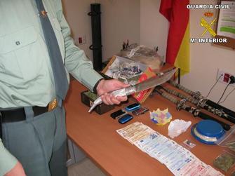 Seguramente eso alego el delincuente.

Un saludo al foro.

 http://www.eldiadecordoba.es/article/provincia/1095662/la/guardia/civil/desmantela/clan/familiar/dedicado/la/venta/drogas.html 00