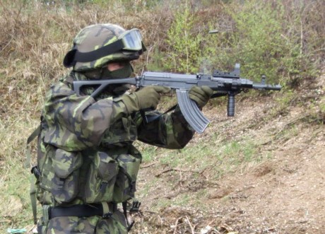 Hola, voy a comprar un Vz58 cal.222 y no me termino de decidir entre el modelo carabina o sport  :( 

En 40