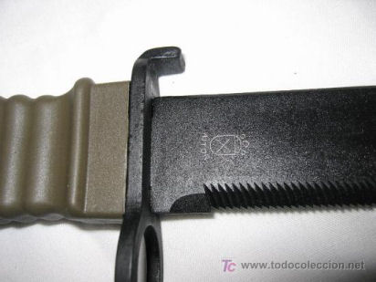 Hola, tengo unas dudas sobre la bayoneta Aitor del ejercito Español. Como podéis observar en las fotografías 00