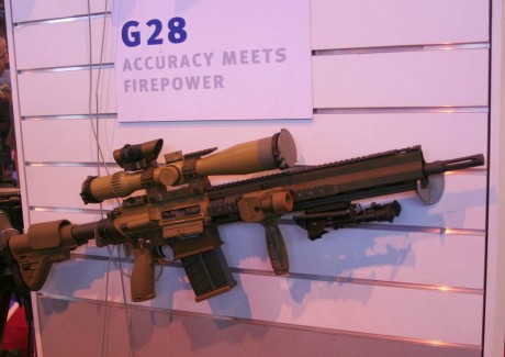 Artículo:
https://www.armas.es/noticias/31296-heckler-a-koch-presenta-en-milipol-paris-su-nuevo-rifle-hk-g28-dmr-para-tiradores-selectos.html

En 01