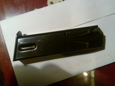 Pues buscando otras cosas ha aparecido este cargador y no recuerdo de que es, a ver si me podeis echar 00