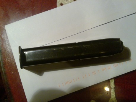 Pues buscando otras cosas ha aparecido este cargador y no recuerdo de que es, a ver si me podeis echar 11