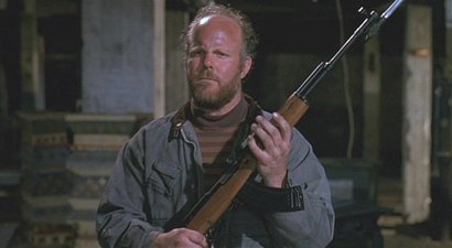 Compañeros,

En vista de las ganas de algunos (Elcafe, Wilcow, Vrakk, etc) por adivinar armas de películas 90