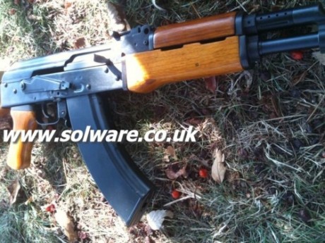 hechando un vistazo por la web en busca de informacion del ak 47 de co2 cybergun calibre 4,5 bb, me tope 22