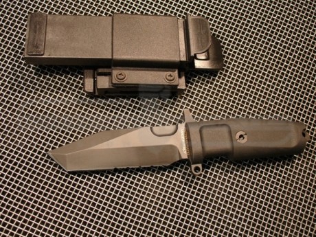 Dentro de mis cuchillos y navajas hay unos cuantos Extrema Ratio, concretamente 9, cuchillos que gusten 70
