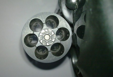 Ahì van unas fotos de un revolver .380 ME GUM que he encontrado en la web,por primera vez por dentro,fijaos 12