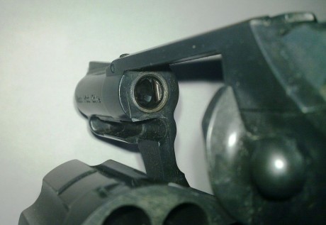 Ahì van unas fotos de un revolver .380 ME GUM que he encontrado en la web,por primera vez por dentro,fijaos 10