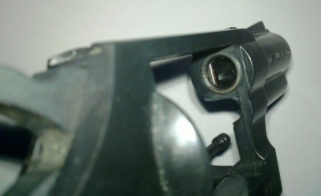 Ahì van unas fotos de un revolver .380 ME GUM que he encontrado en la web,por primera vez por dentro,fijaos 22