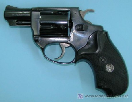 Me gustaría saber qué marca va bien con el modelo 250 de Astra.

¿Alguien tiene puestas unas en este revólver?.

 00