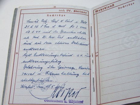 Hola a todos !

He comprado hace poco un documento militar alemán, un WEHRPASS, perteneciente a una persona 40