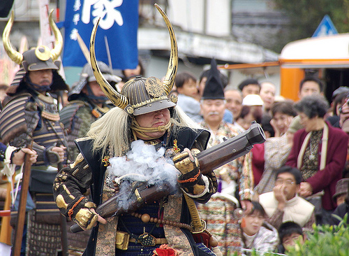Mirad este Samurai el arma que tiene entre sus manos. 00