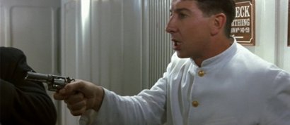 Compañeros,

En vista de las ganas de algunos (Elcafe, Wilcow, Vrakk, etc) por adivinar armas de películas 120
