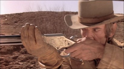 Compañeros,

En vista de las ganas de algunos (Elcafe, Wilcow, Vrakk, etc) por adivinar armas de películas 150