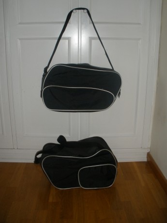 VENDO BOLSAS MOTO BMW PARA INTERIOR MALETAS  Pues eso que vendo estas bolsas originales BMW para interior de las maletas de moto K-75/100 etc.
Estado 01