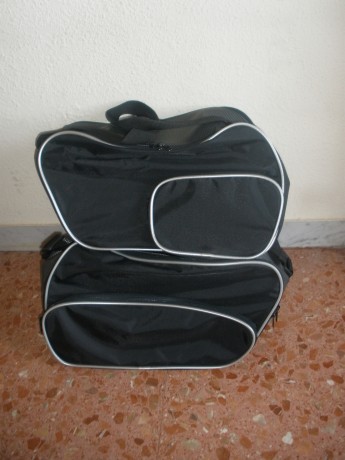 VENDO BOLSAS MOTO BMW PARA INTERIOR MALETAS  Pues eso que vendo estas bolsas originales BMW para interior de las maletas de moto K-75/100 etc.
Estado 00