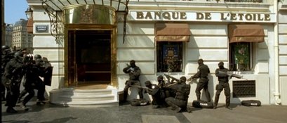 Compañeros,

En vista de las ganas de algunos (Elcafe, Wilcow, Vrakk, etc) por adivinar armas de películas 90