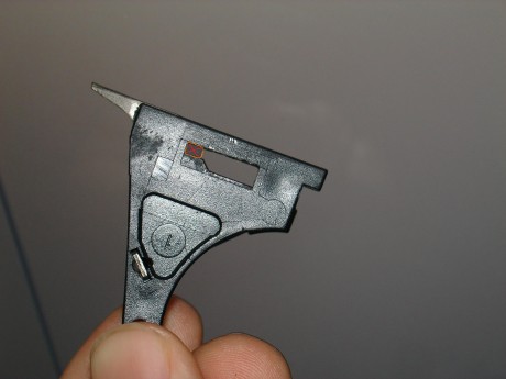 A ver esa comunidad Glockera...

 Sé que hay kits de desconectores a menor tensión que el original, que 30
