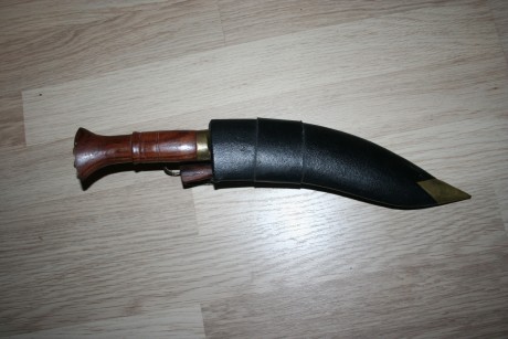Hola amiguitos, estoy pensando en comprar un cuchillo kukri muy artesano y bonito de una web de Nepal, 132