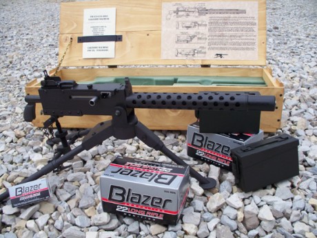 Mirad lo que he encontrado, mini ametralladoras calibre .22lr, 22 magnum y 17hmr. Lo que no tengan estos 00
