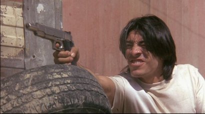 Compañeros,

En vista de las ganas de algunos (Elcafe, Wilcow, Vrakk, etc) por adivinar armas de películas 60