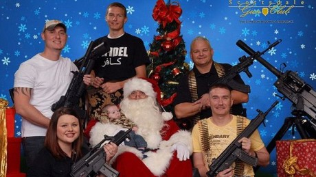   PAPA NOEL CAMBIA LOS RENOS POR LOS RIFLES  

 http://www.telecinco.es/informativos/curioso/Papa_Noel-Arizona-postales-Navidad-armas-rifles_5_1513098676.html 00