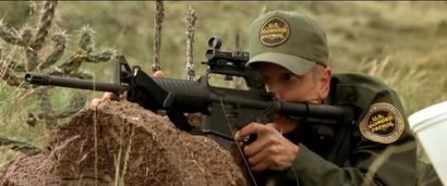 Compañeros,

En vista de las ganas de algunos (Elcafe, Wilcow, Vrakk, etc) por adivinar armas de películas 140