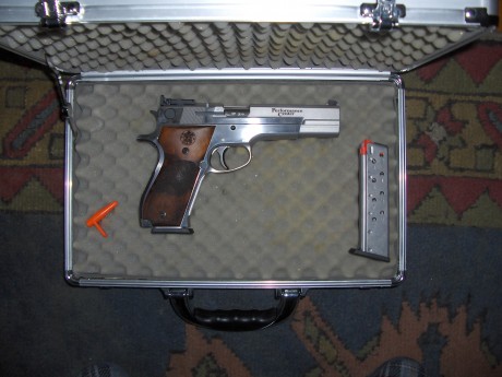 Tengo pensado comprar una 9mm para precisión y dudo entre la sw 952 y la sig sauer x five. Me inclino 42