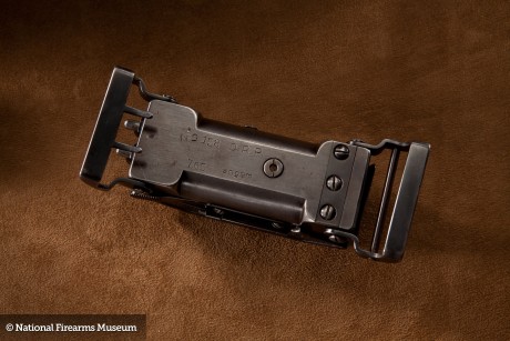 Me ha llegado esta información sobre una curiosa arma oculta en hebillas de cinturón, para quién pueda 90