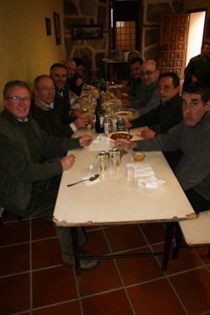   LOS ALMUERZOS DE CAZA MENOR NO CUENTAN Y LOS ABATES SIN FOTO TAMPOCO   

Voy a recordar las normas y 52