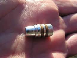 hola.estoy recargando el 38 con ba10.le pongo 2gr y puntas de rg wamcuter de plomo de 148 gr. En principio 131