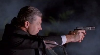 Compañeros,

En vista de las ganas de algunos (Elcafe, Wilcow, Vrakk, etc) por adivinar armas de películas 70