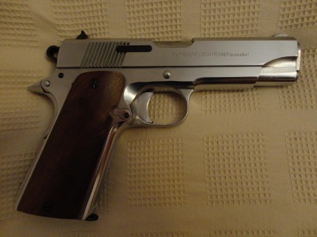 Recientemente he adquirido un arma cromada de segundamano y observo en ella unas zonas donde el brillo 20