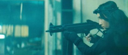 Compañeros,

En vista de las ganas de algunos (Elcafe, Wilcow, Vrakk, etc) por adivinar armas de películas 10
