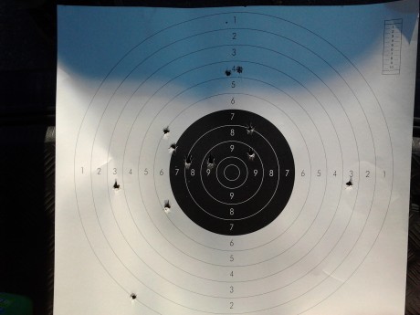 Por fin he podido estrenar el Rem.  :band:  
No esta mal, en mis manos es tan preciso como una 9 mm, se 70