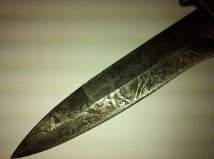 Hola, hace poco ha llegado a mis manos este cuchillo, que me podéis decir de sus orígenes, no tiene ningún 02