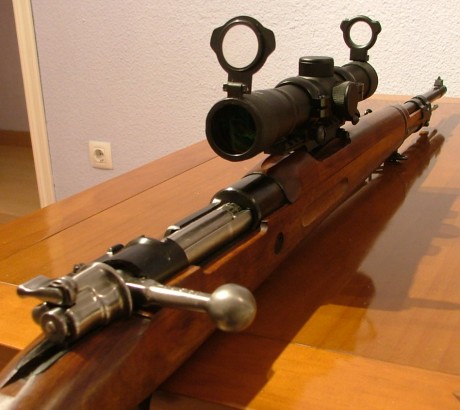 Muy buenas,

Ha caido en mis manos un Mauser Coruña en un estado excelente, sin disparar diría yo, conserva 91
