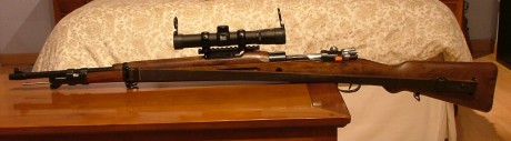 Muy buenas,

Ha caido en mis manos un Mauser Coruña en un estado excelente, sin disparar diría yo, conserva 90