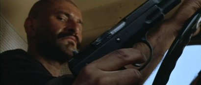Compañeros,

En vista de las ganas de algunos (Elcafe, Wilcow, Vrakk, etc) por adivinar armas de películas 70