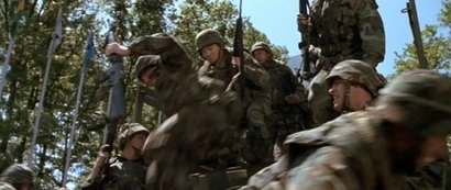 Compañeros,

En vista de las ganas de algunos (Elcafe, Wilcow, Vrakk, etc) por adivinar armas de películas 170