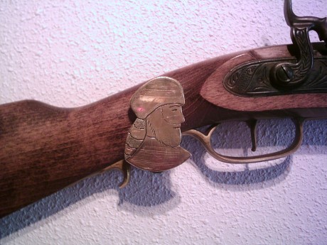 Bueno pues resulta que voy a colocar dos de mis armas largas en la pared del salón, el caso es que no 162