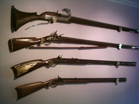 Bueno pues resulta que voy a colocar dos de mis armas largas en la pared del salón, el caso es que no 160