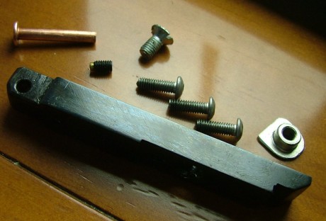 Muy buenas,

Ha caido en mis manos un Mauser Coruña en un estado excelente, sin disparar diría yo, conserva 111