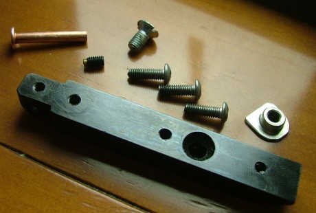 Muy buenas,

Ha caido en mis manos un Mauser Coruña en un estado excelente, sin disparar diría yo, conserva 110