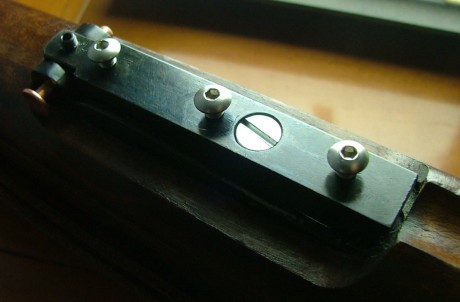 Muy buenas,

Ha caido en mis manos un Mauser Coruña en un estado excelente, sin disparar diría yo, conserva 122