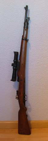 Muy buenas,

Ha caido en mis manos un Mauser Coruña en un estado excelente, sin disparar diría yo, conserva 161