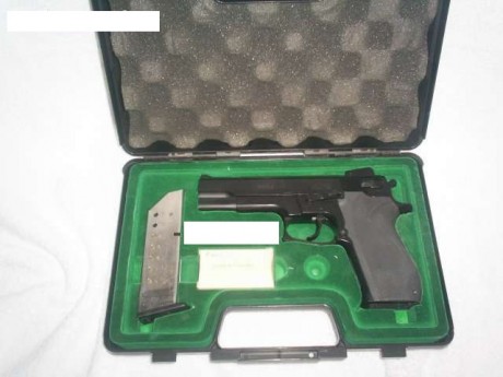 Ruelto el misterio es una réplica de airsoft, en green gas. 00