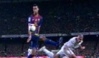 Menuda cantada de Piqué en el minuto uno y oportunidad clara de Higuaín.

Mou tiene los coj... de sacar 00