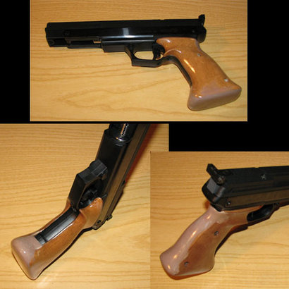 La empuñadura de serie de la Gamo Compact no es adecuada para manos pequeñas. 
Aunque a mí personalmente 01