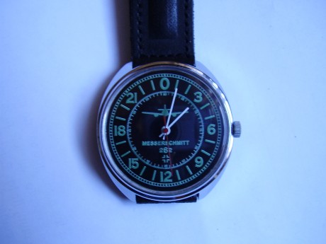 Se trata de un reloj automático de pulsera que me regalo hace tiempo un amigo que estuvo en Rusia.

He 40